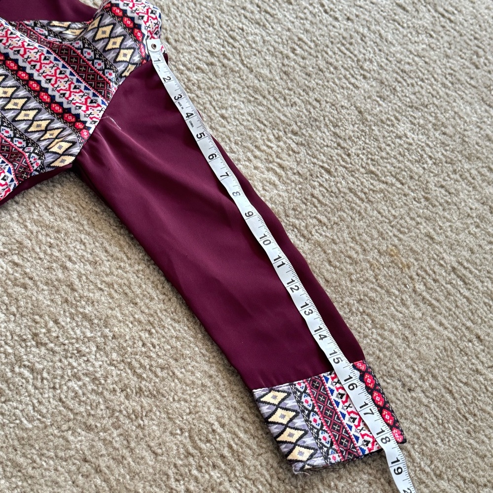 Burgundy Dress Abaya with Patterned Accents - Picture 7 of 8